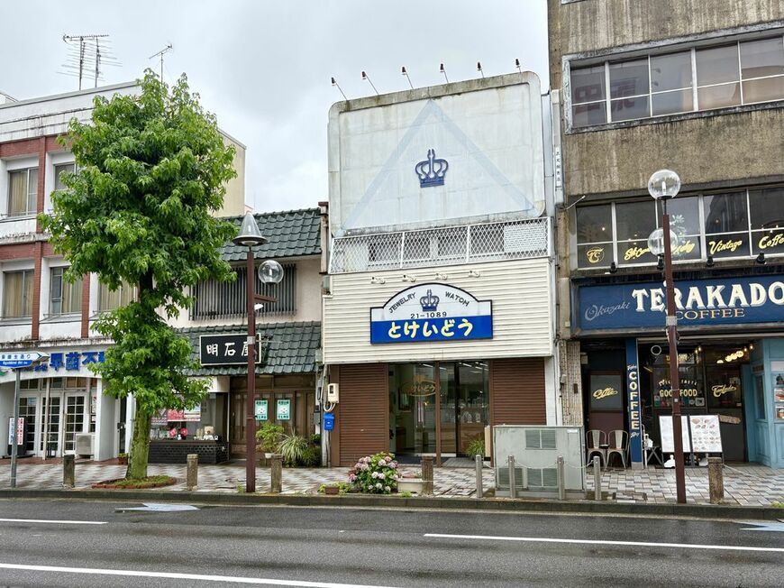 康生通東に残る老舗の専門店。地元の商店主たちは百貨店を核に据えながらも、専門店の集積で街を守ろうとした（写真：筆者撮影）