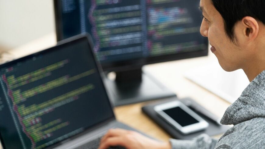 1位はデータベース管理ソフト大手のあの会社（写真：asaya／PIXTA）