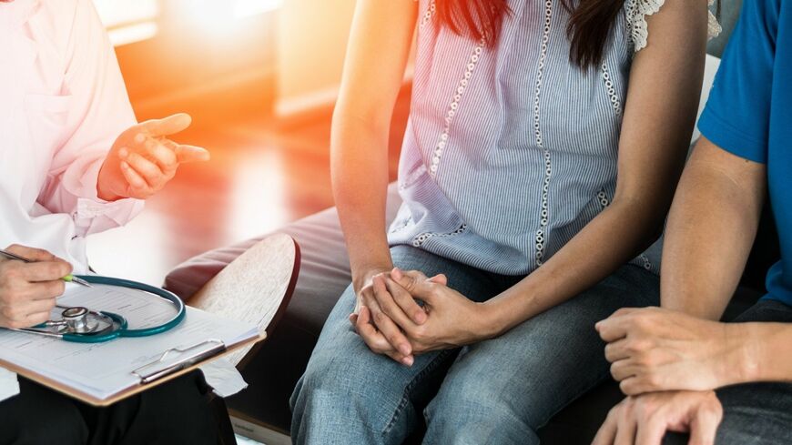 知られざるエイズの最新状況とは？（写真：Pornpak Khunatorn／ iStock / Getty Images Plus）