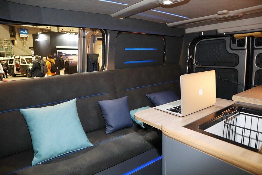 LACホールディングスのBEVキャンピングカー「LAC EVキャンパーC」（写真：筆者撮影）