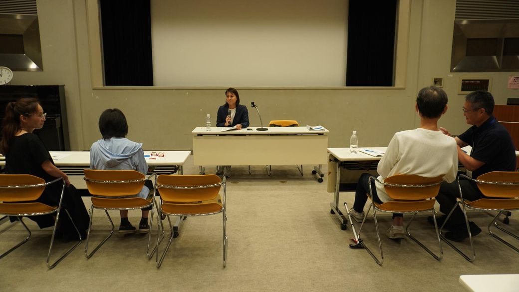 6月20日実施されたスマホ教室では、応用編として、視覚障害を持つ2名が参加した（筆者撮影）