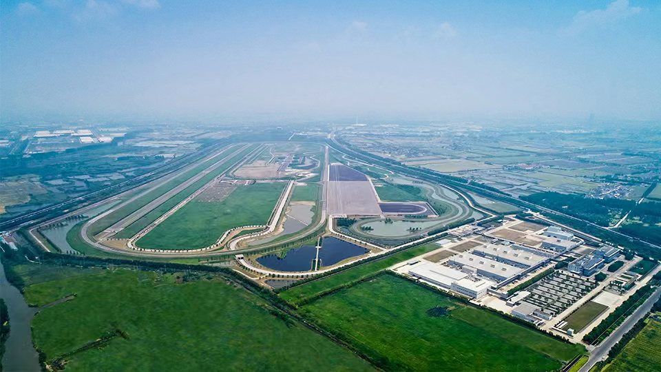 中国･江蘇省にあるトヨタ知能電動車研究開発センターは本格的なテストコースを備える（写真はトヨタ中国法人のウェブサイトより）