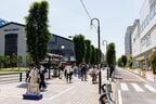 獨協大学駅西口からまっすぐ先に獨協大学。
