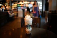 米スタバがフラペチーノ割引を中止する事情 従業員に今夏は実施しないと通知