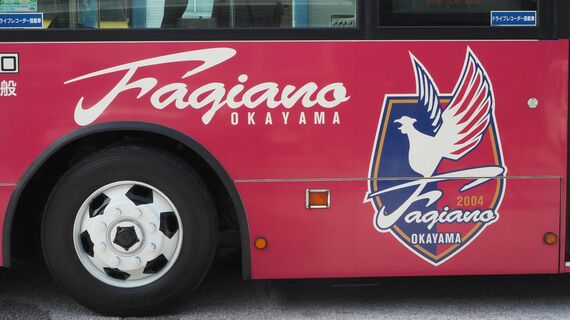 J2ファジアーノ岡山デザインのバス
