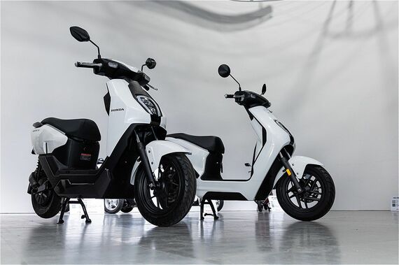 アイコンe:（左）とEM1e:（右）の外観比較