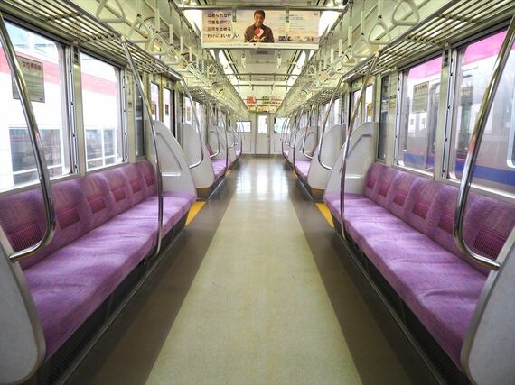 京王電鉄 7000系 車内
