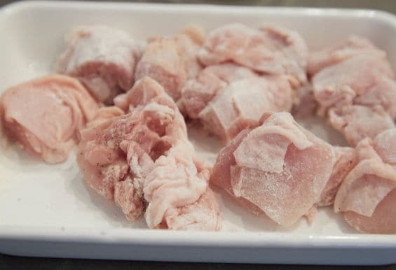 全体にうっすら粉がはたかれている状態が理想的です