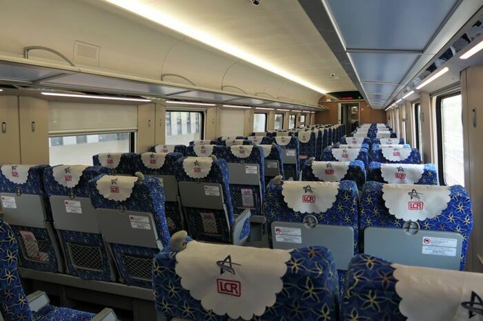 終点のボーテンが近づくと車内はガラガラに