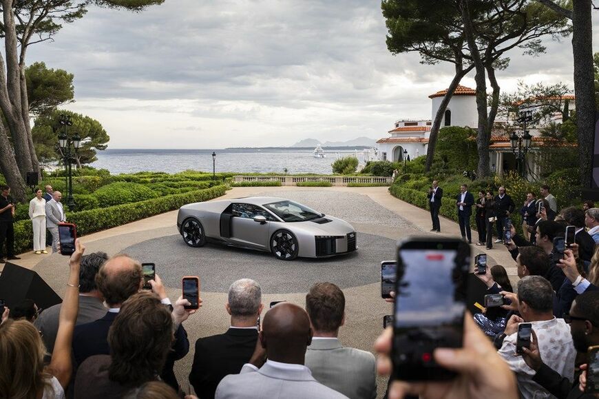 アウディ新型スーパースポーツカー「ヌヴォラーリ（Nuvolari）」発表会の様子（写真：AUDI AG）