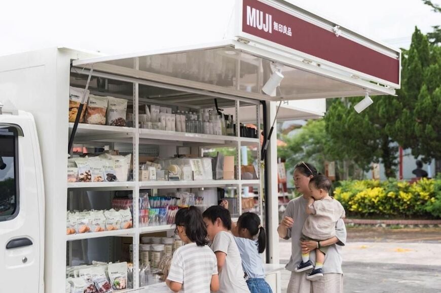 「移動販売車」は、台東県内11エリア43スポットで展開中（2023年2月現在）。「店舗に足を運びづらいお客様にも買い物を楽しんでいただきたい」という想いは台湾でも変わらない（提供：無印良品）