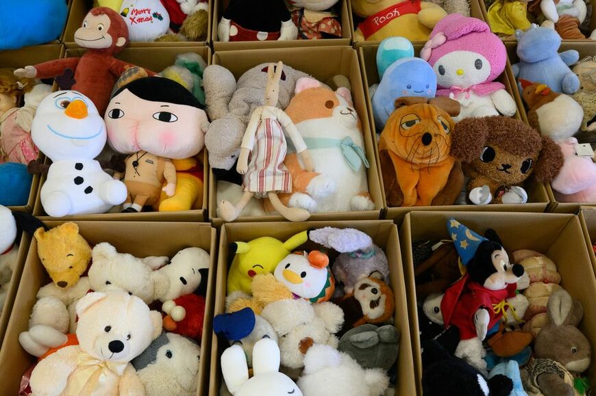 サイズ別に分けられたぬいぐるみ