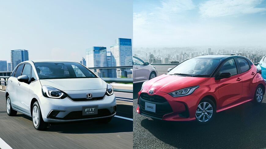ともに2020年2月に発売されたフィット（左）とヤリス（右）（写真：本田技研工業、トヨタ自動車）