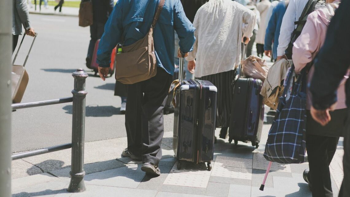 日本を訪れる中国人旅行者の数は来年の春節連休にも回復しそうにない（写真はイメージ、mits / PIXTA）
