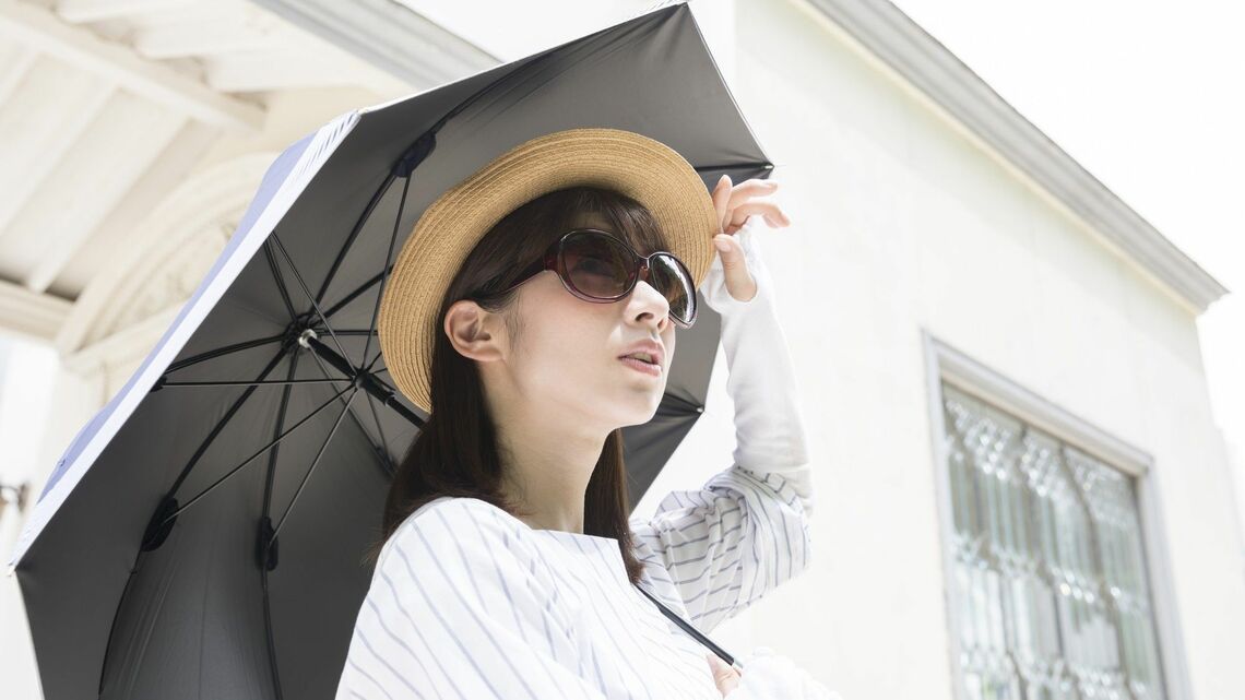 紫外線による日焼けは皮膚というイメージがありますが、実は眼にもあります(写真:sasaki106/PIXTA)