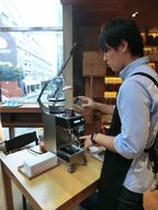 粉をマシンに投入