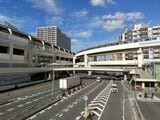 高架化後の京急蒲田駅付近。3層構造の巨大な高架駅だ（撮影：南正時）