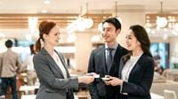 "内向型"に名刺は｢会話の最強お助けアイテム｣だ ｢人脈の達人｣がやっているおすすめの方法は？