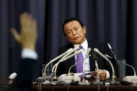 麻生財務相が急激な円高に懸念表明 ドル106円前半､介入は難しいとの声