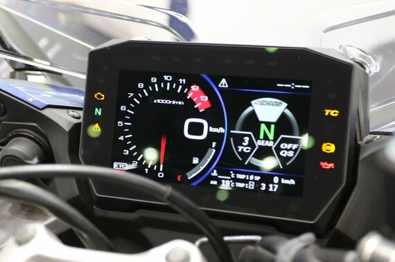 GSX-S1000GTのメーターまわり（筆者撮影）