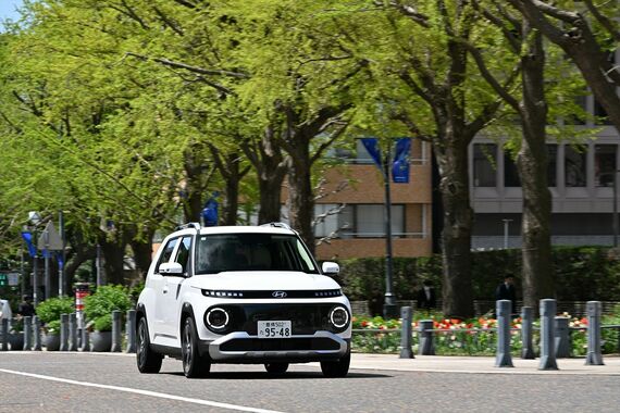 前輪を駆動して活発な走りを味わわせてくれる(写真:ヒョンデ・モビリティ・ジャパン)