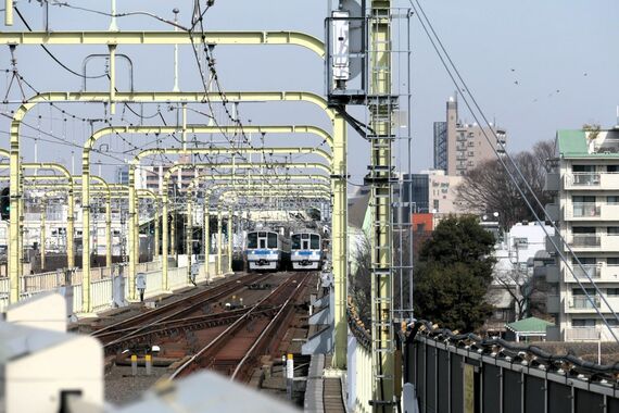 小田急多摩川橋梁 登戸駅ホームから遠望 複々線区間
