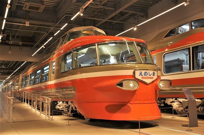 ロマンスカーで初めて展望席を設けたNSE