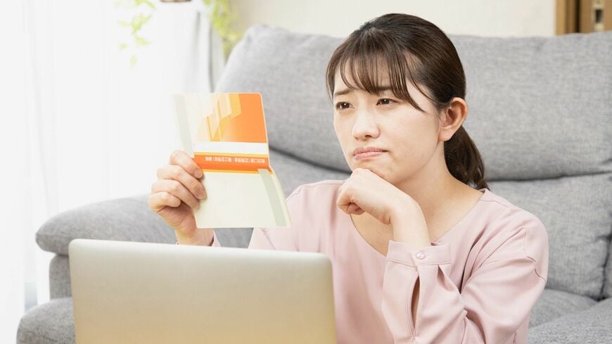 お金を貯めるためには、無駄遣いを防ぐ仕組みを用意しておくことが大切（写真：アオサン／PIXTA）