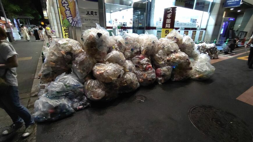 集積所に集められたごみ