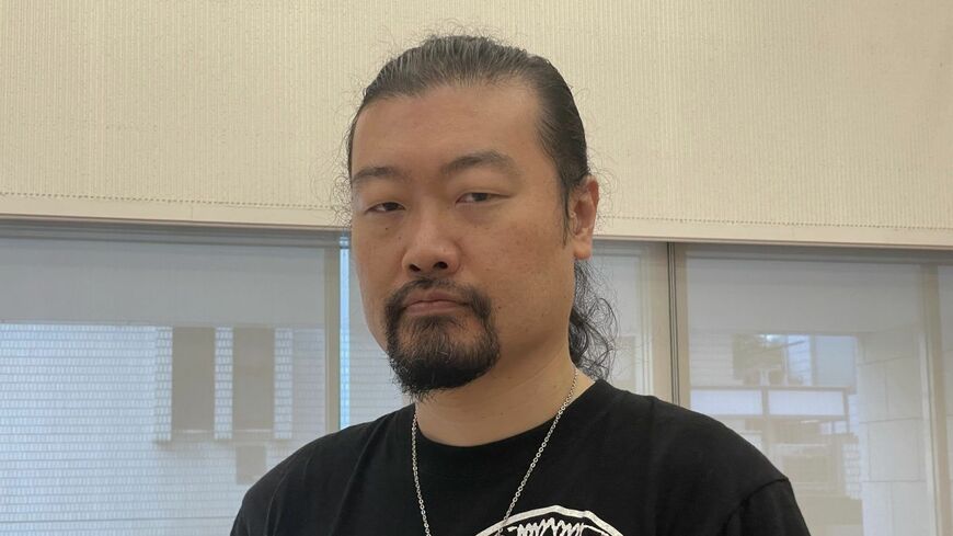 第34回山本周五郎賞、第165回直木三十五賞と2つの大きな賞を受賞した『テスカトリポカ』。作者の佐藤究さんはどのような人生を歩み、骨太なロマンノワールを書きあげたのかお話をうかがった（写真：筆者撮影）この記事の画像を見る(◯枚)