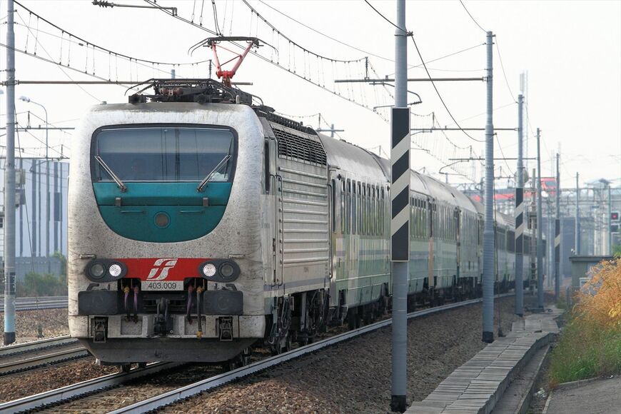 アンサルドブレダ（現・日立レール）がイタリア鉄道向けに製造したE403型。24両で生産打ち切りとなった（撮影：橋爪智之）