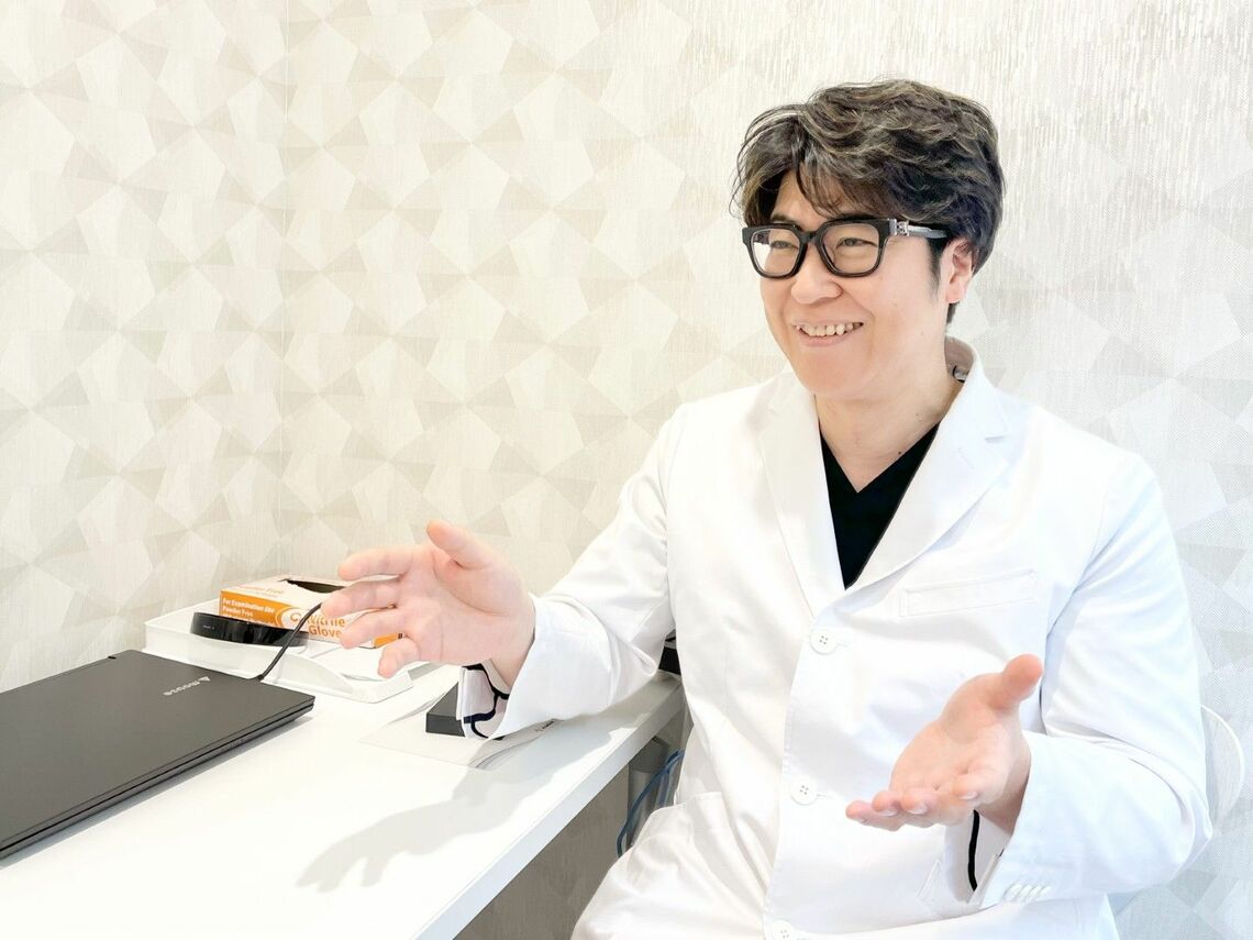 取材に応じてくれた銀座マイアミ美容外科 院長 丸山直樹氏（写真：筆者撮影）
