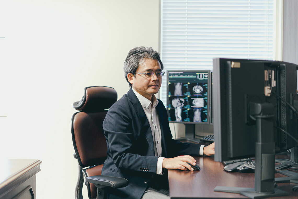 中山善晴氏。放射線診断医であり、熊本県で遠隔画像診断サービス会社の代表を務める（写真：ワイズ・リーディング提供）
