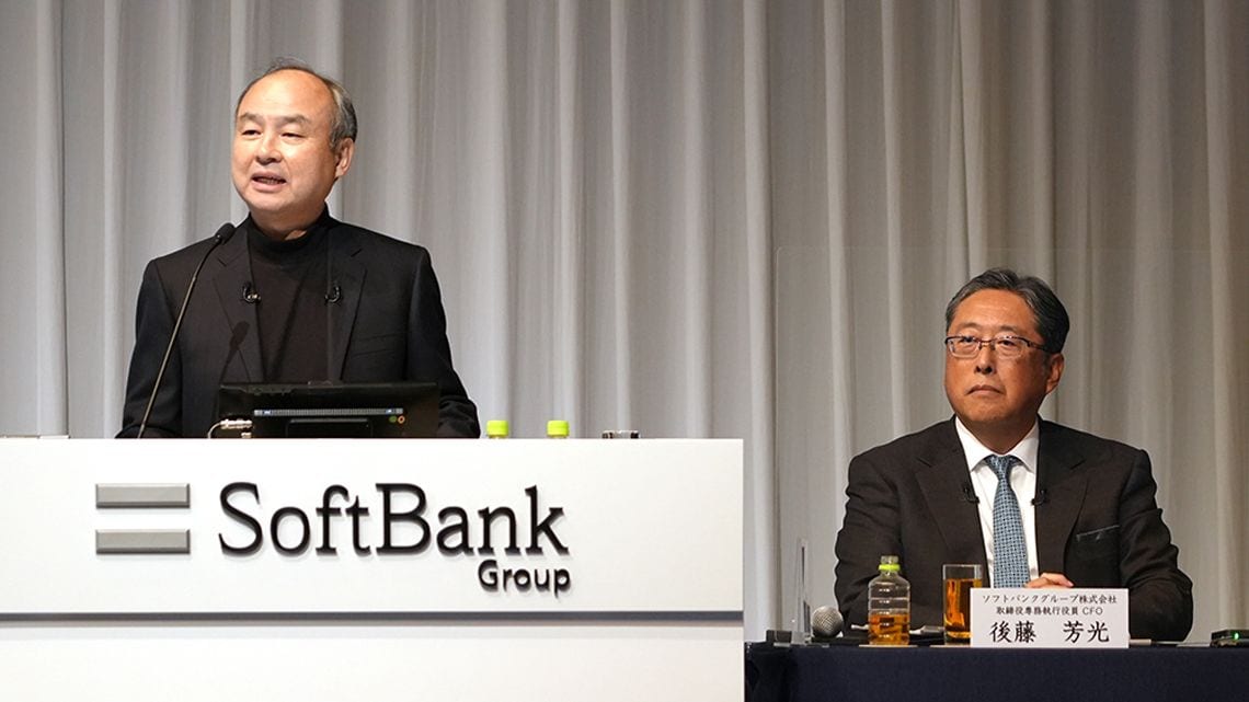 決算会見での孫正義会長兼社長と後藤芳光CFO