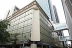 建物側面、背面は村野デザインの美しさが際立つ