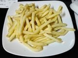 金のポテト トリュフ（590円）サイズ2倍で1030円、3倍で1300円だ。大盛りメニューがあるのはポテト好きにはたまらない（筆者撮影）