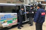 日本郵便と連携した「近助タクシー」による、ゆうパックの貨客混載実証の様子（筆者撮影）