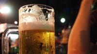 夫を亡くした私と女友だちとビールの大ジョッキ