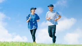 ｢ゆっくり走るほど健康になる！？｣…70代からでも始められる《体にいいランニング》3つの新常識…睡眠改善効果も