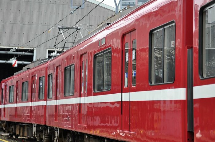 鋼製車体の車両は側面の上部が