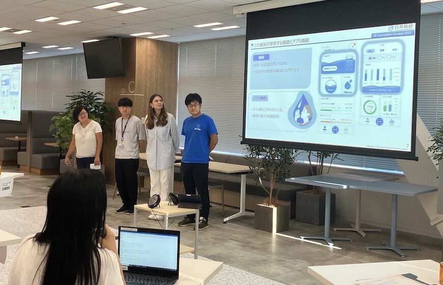 日本総研イノベーションコンテストでの発表の様子