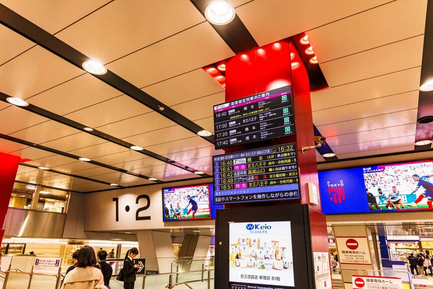 夕方以降は京王八王子・橋本方面へ下り「京王ライナー」が走る。発車間際になればほぼ満席になる（撮影：鼠入昌史）