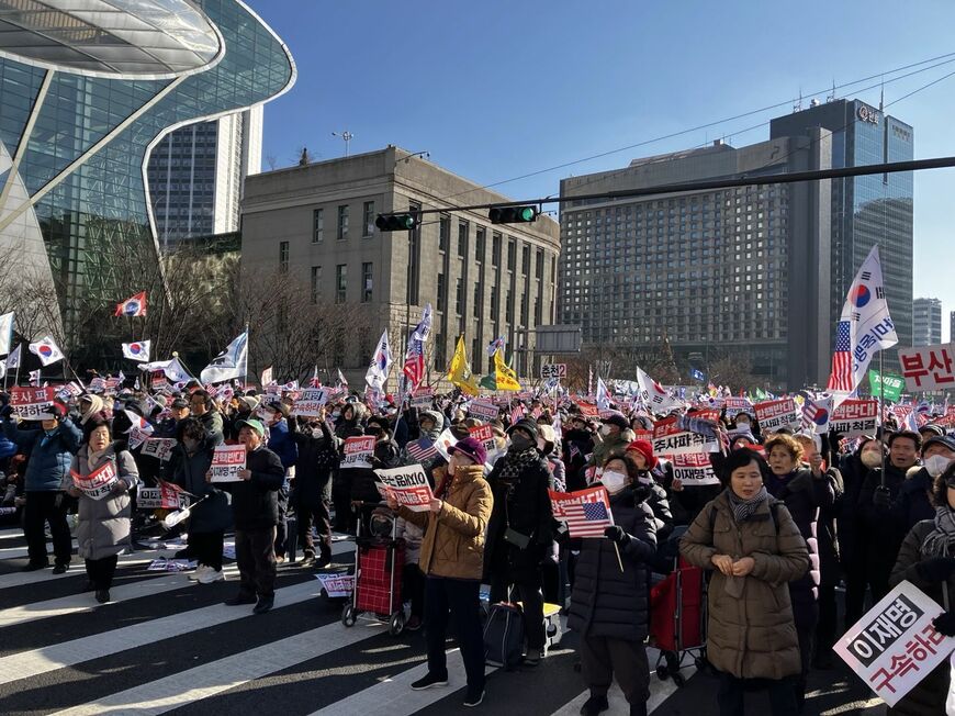 画像を拡大尹大統領を支持し、弾劾に反対する保守系市民の集会（写真・同）