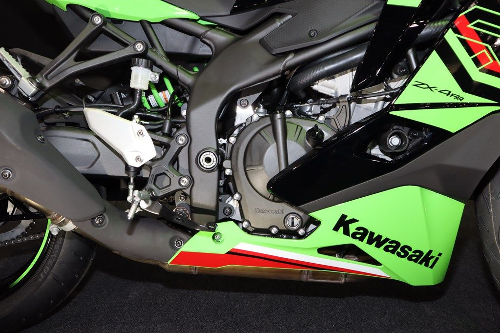 カワサキ｢ニンジャZX-4RR｣型破りに高性能な訳 ひさびさの400cc・4気筒