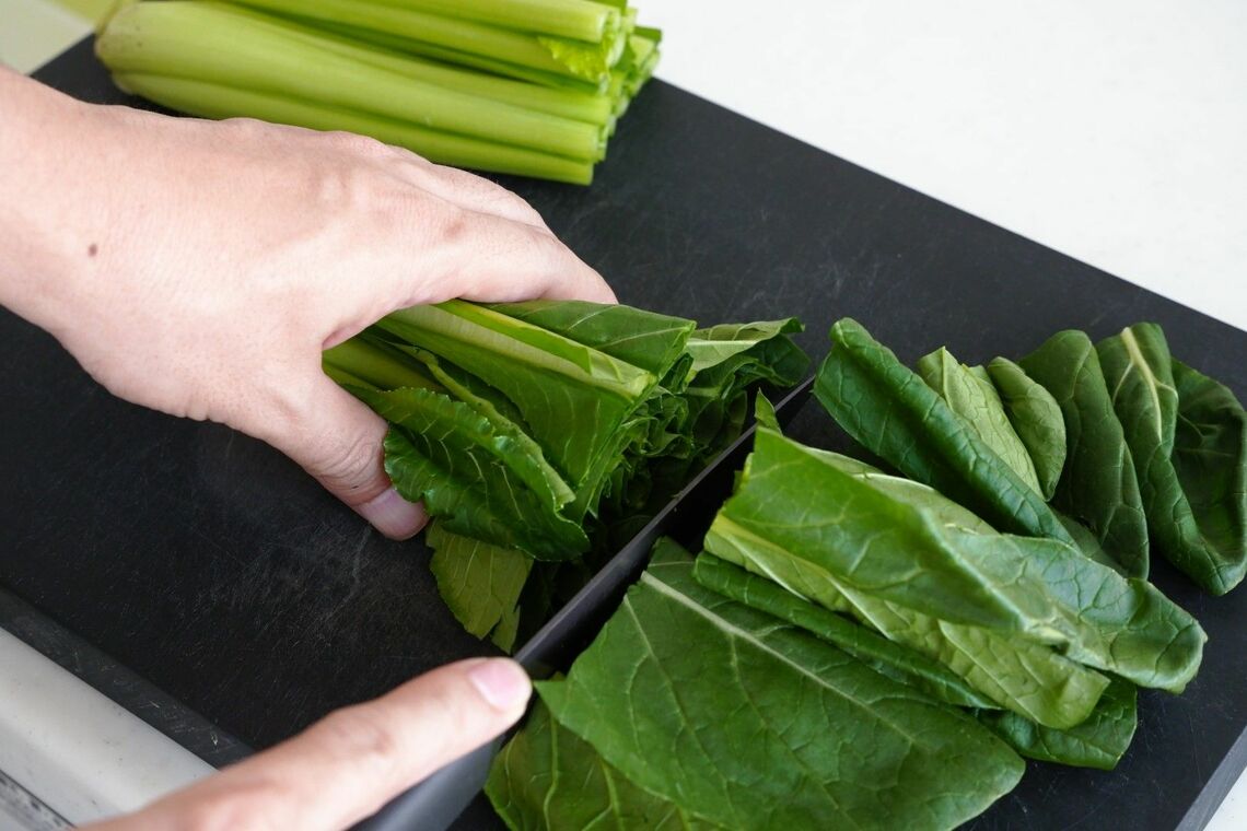 小松菜をカット2