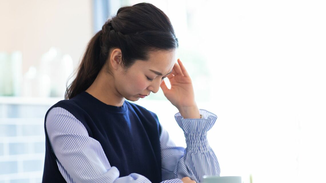 自己否定の沼から抜け出せない人たちの共通点とは…(写真:マハロ/PIXTA)