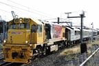 ホームだけのオークランド駅を出発のウエリントン行き
