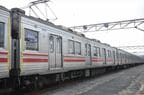 東急のステンレス車で初めて側面に赤帯が入った8090系