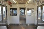 車端部を見ると円弧を描く天井の形状がわかる