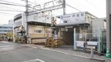 阪神芦屋駅は芦屋川駅に架かる地上駅（筆者撮影）